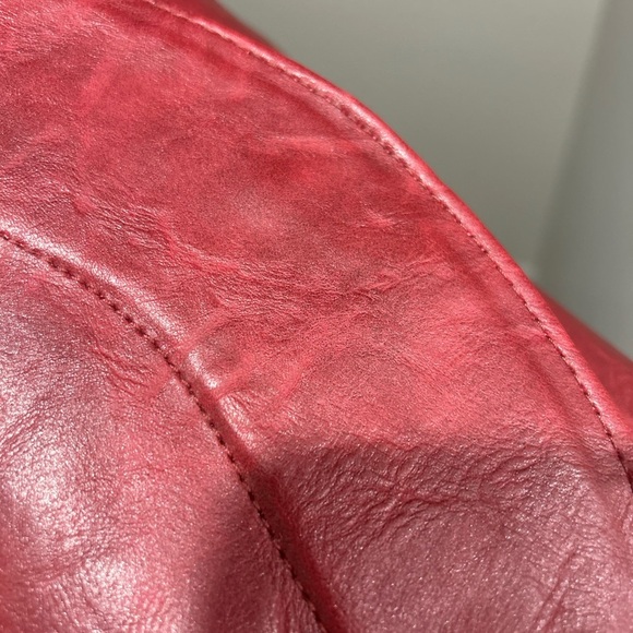 Chic Maroon Leather Crossbody Bag - Picture 4 of 4